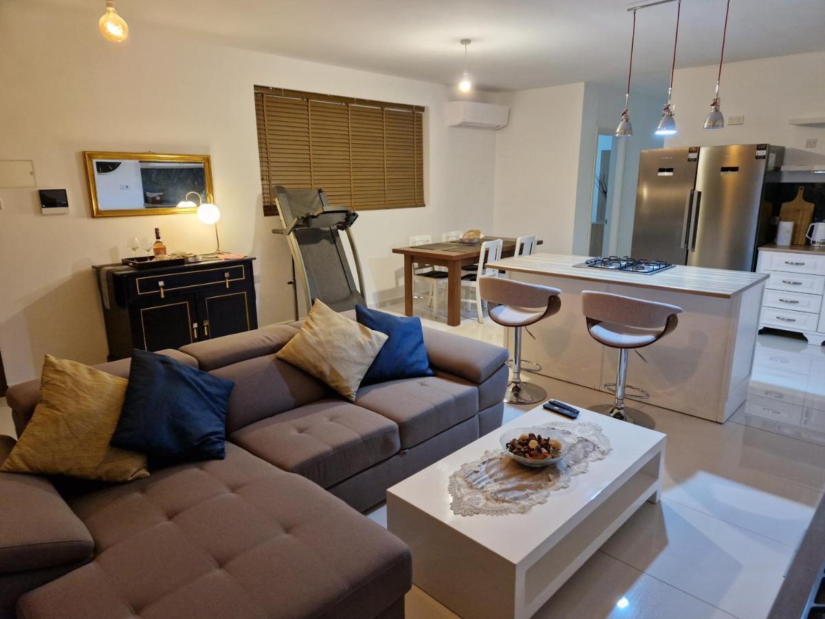 Town Pent House Lejlighed Luqa Eksteriør billede
